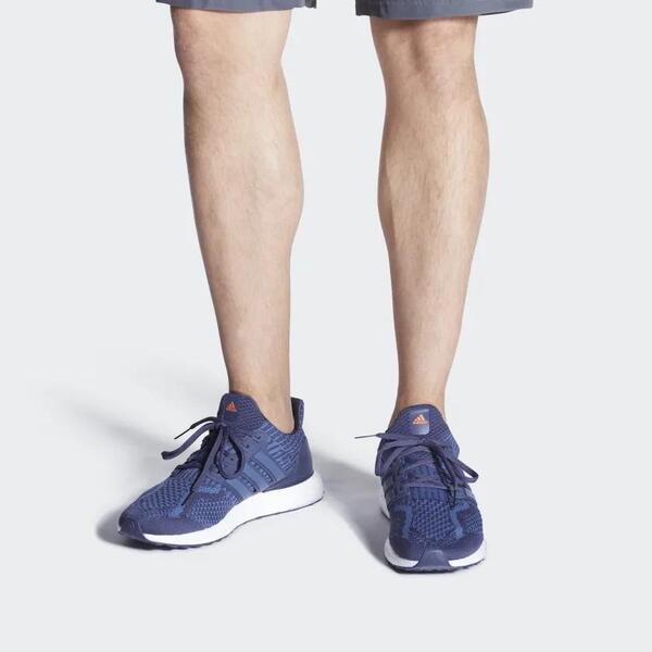 Phiên bản màu xanh (Blue) mang lại cảm giác trẻ trung và nổi bật hơn