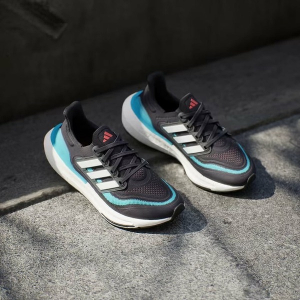 ULTRABOOST LIGHT - Màu Đen