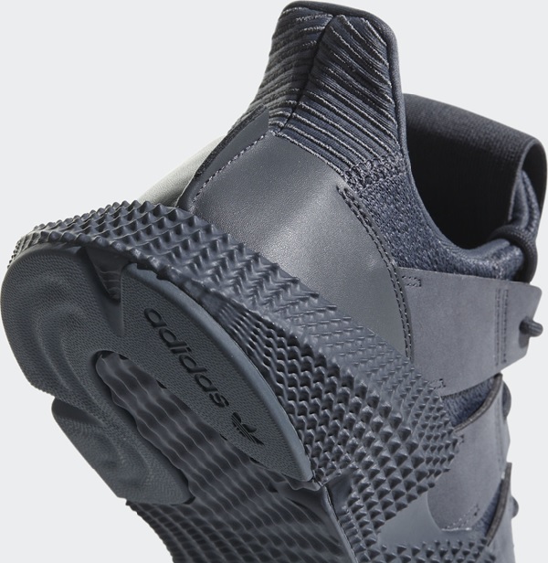 Cách check code kiểm tra giày Adidas chính hãng chính xác