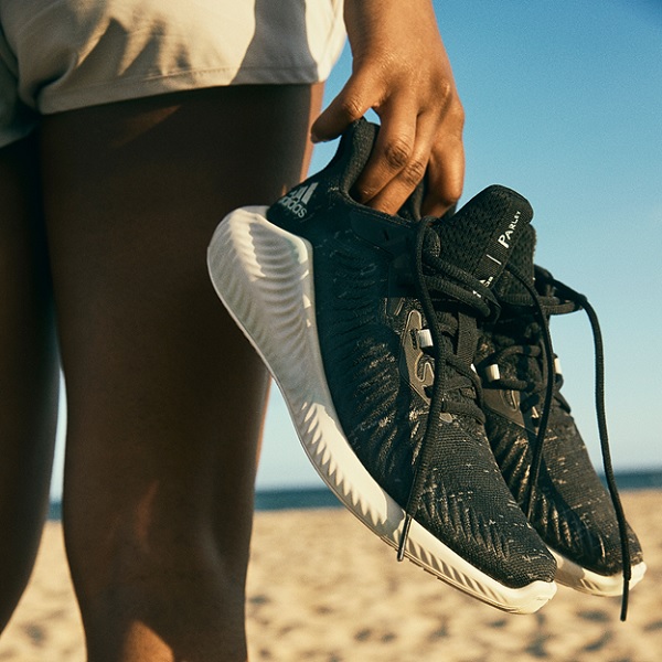 Adidas Alphabounce Parley phần lưới được làm bằng nhựa tái chế