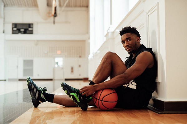 Adidas D.O.N Issue #1 được lấy cảm hứng từ danh thủ Donovan Mitchell