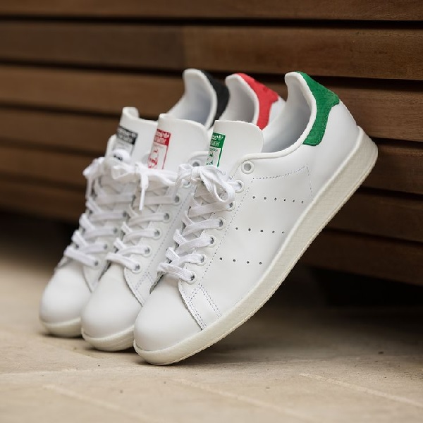 Stan Smith có thiết kế rất nhẹ nhàng kết hợp cùng tông trắng chủ đạo