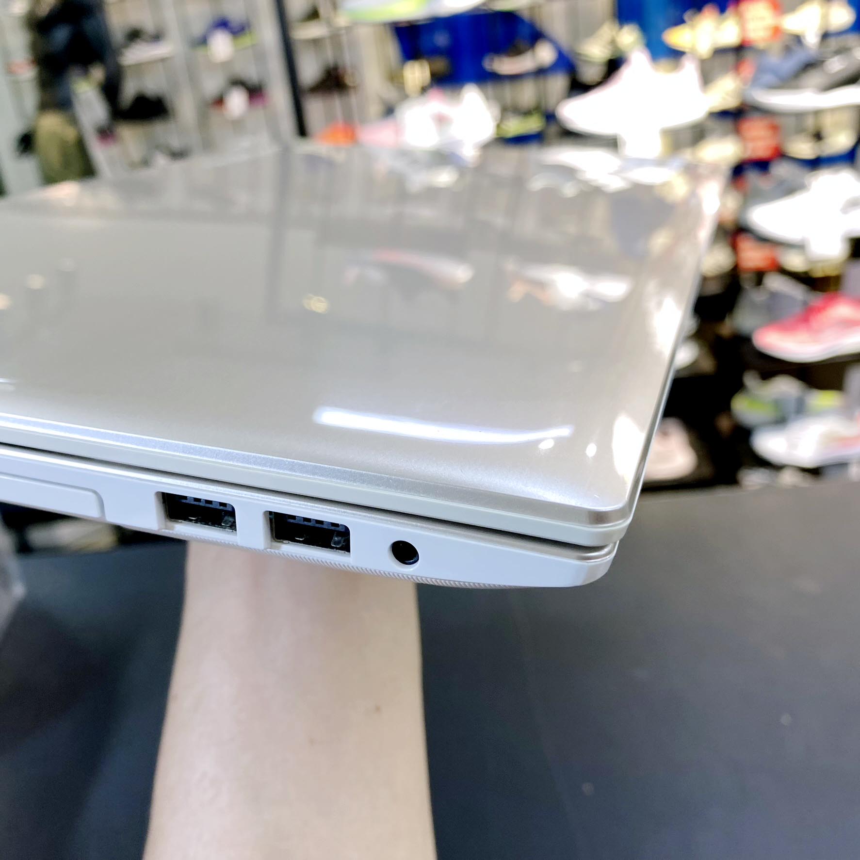 Đã qua sử dụng】Toshiba Dynabook T65/EG Core i7 7500U 2.7GHz Đã qua sử dụng】Toshiba Dynabook T65/EG Core i7 7500U 2.7GHz