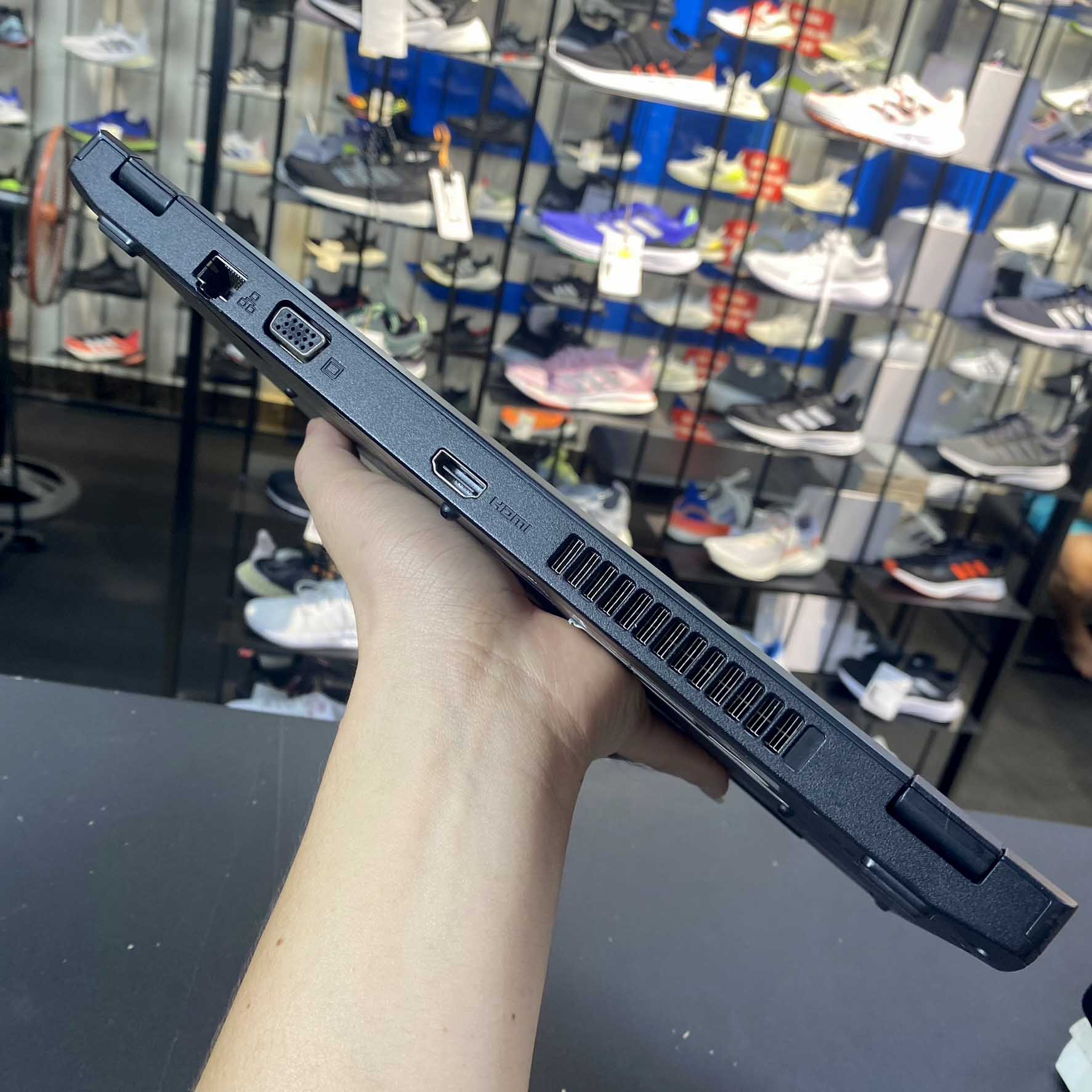 Đã qua sử dụng】EPSON Endeavor 13.3 inch Core i7-8650U 1.8GHz | RAM 16GB | SSD 512GB - Đen | JapanSport Đã qua sử dụng】EPSON Endeavor 13.3 inch Core i7-8650U 1.8GHz | RAM 16GB | SSD 512GB - Đen | JapanSport