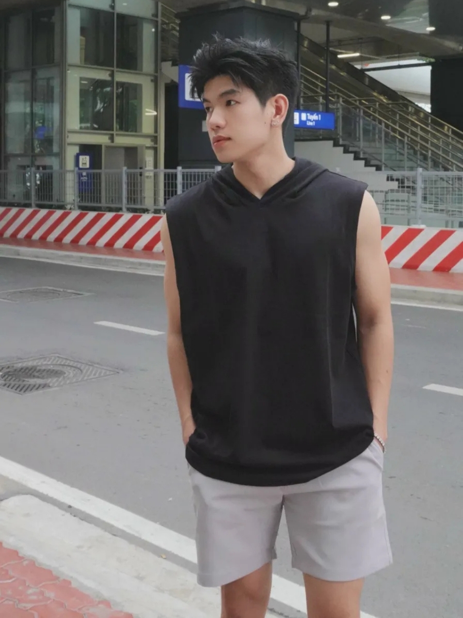 Áo ba lỗ Dynamic FEAER màu đen phối quần short Basic Sleek xám