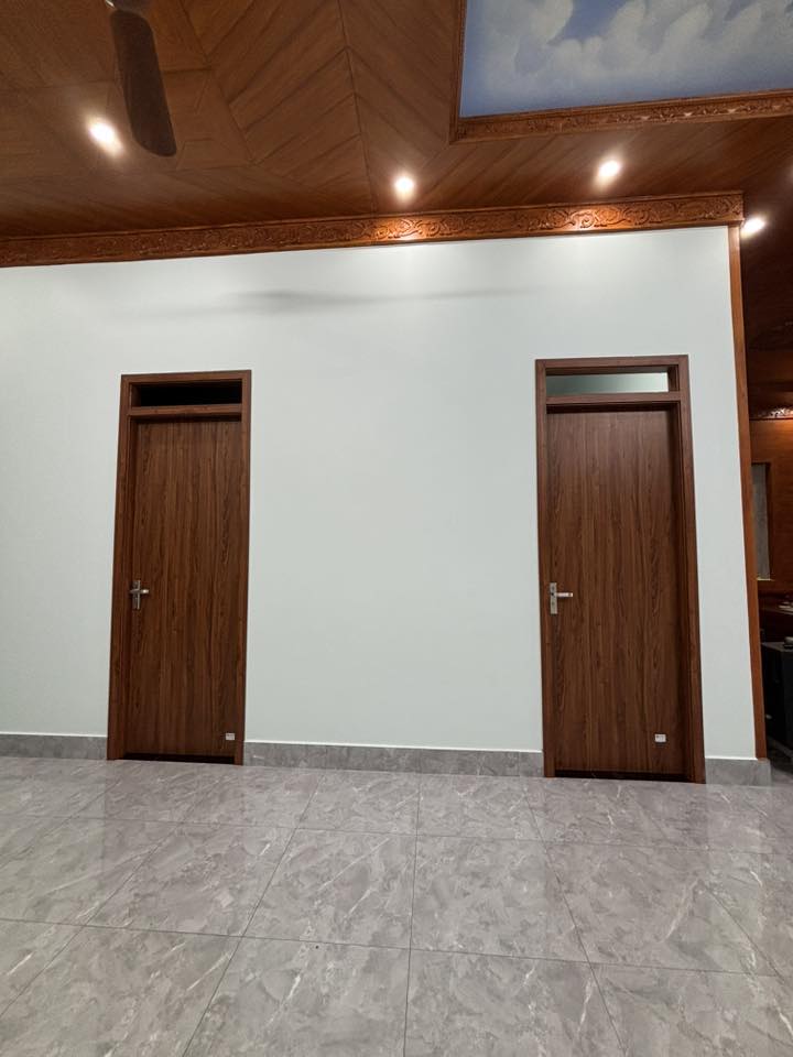 Lắp Đặt Cửa Gỗ Nhựa Composite Có Ô Thoáng Tại Nga Sơn - Thanh Hóa