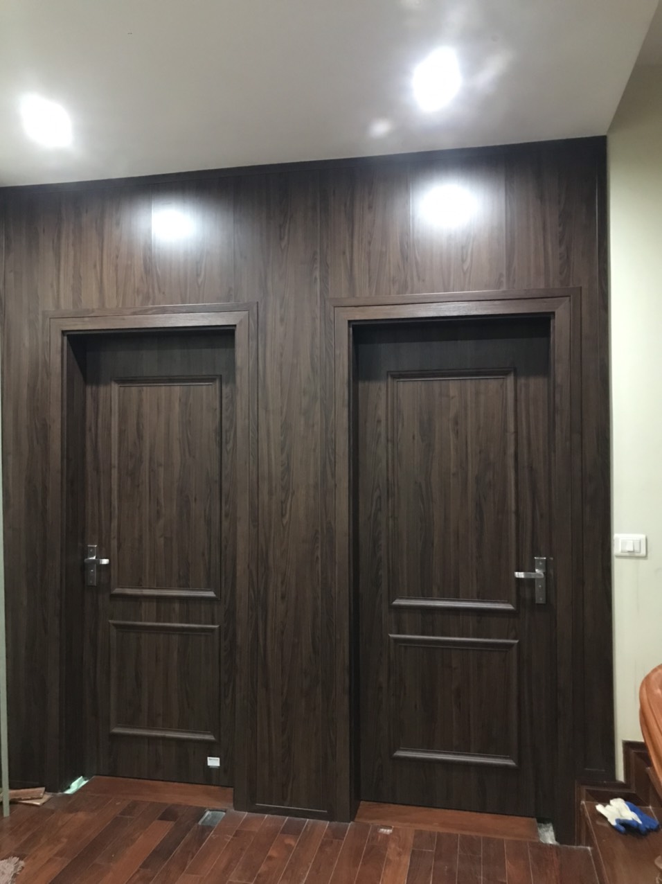 Thi Công Cửa Composite G7 Kosdoor và Tấm Ốp Plawood Tại KĐT Việt Hưng - Long Biên