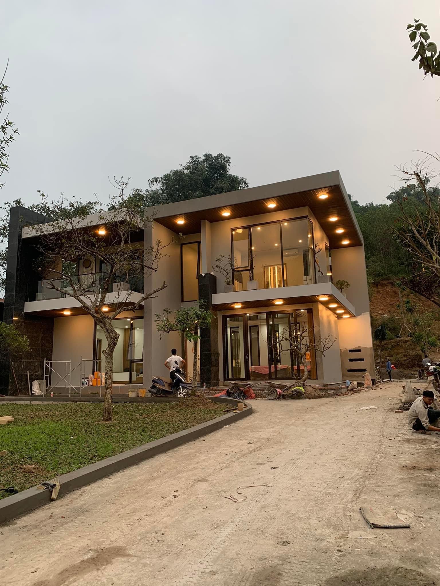 Thi công cửa phòng ngủ và cửa vệ sinh tại Villas T.P Hòa Bình