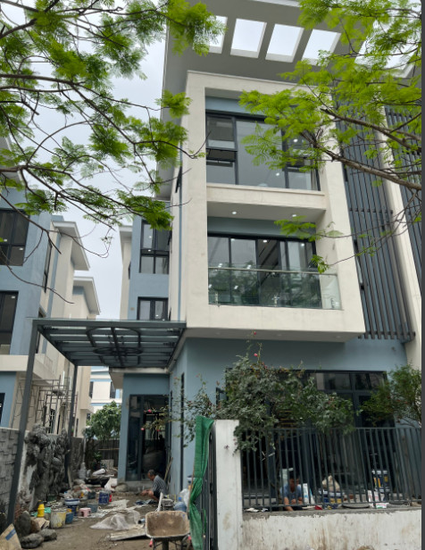 Thi công cửa gỗ nhựa composite sơn ichem cao cấp tại KĐT Gleximco Lê Trọng Tấn