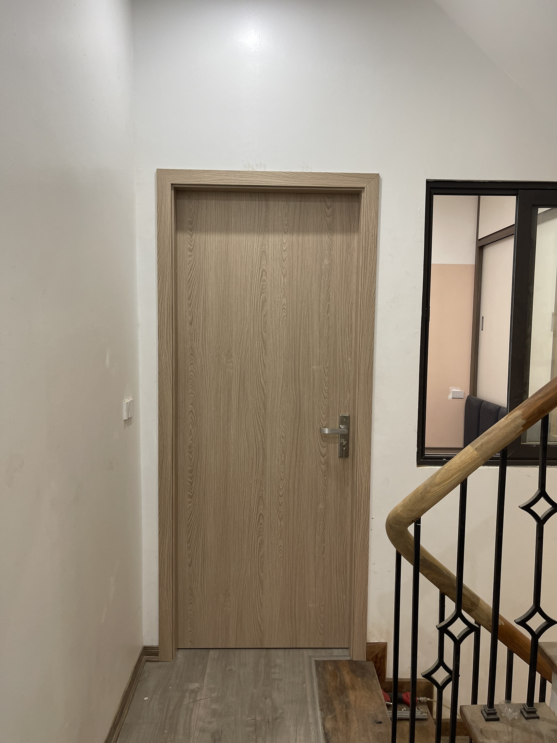 Lắp đặt cửa phòng ngủ và cửa vệ sinh tại Đào Tấn - Hà Nội