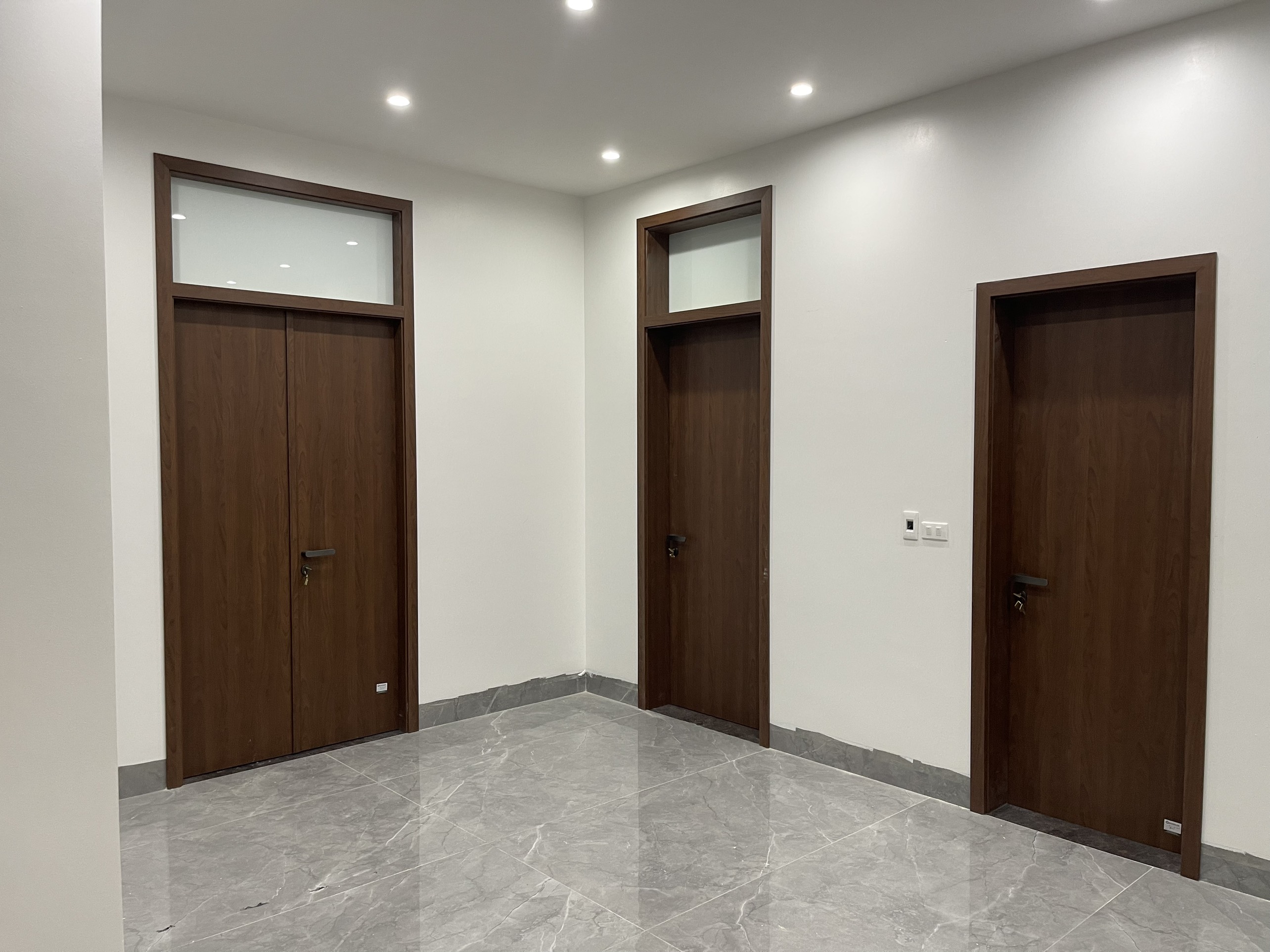 Thi công công trình cửa gỗ nhựa  G7 Kosdoor siêu to tại Yên Lạc - Vĩnh Phúc