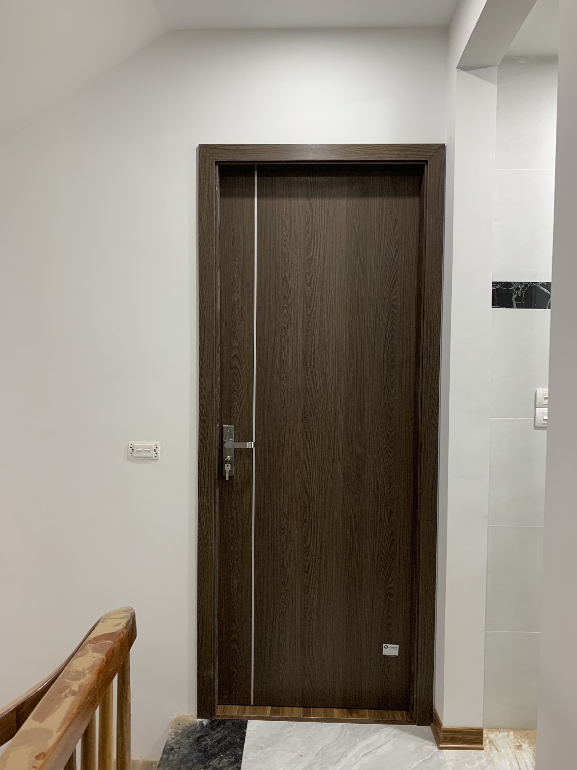 Lắp đặt cửa phòng ngủ tại Dương Văn Bé - Hà Nội.