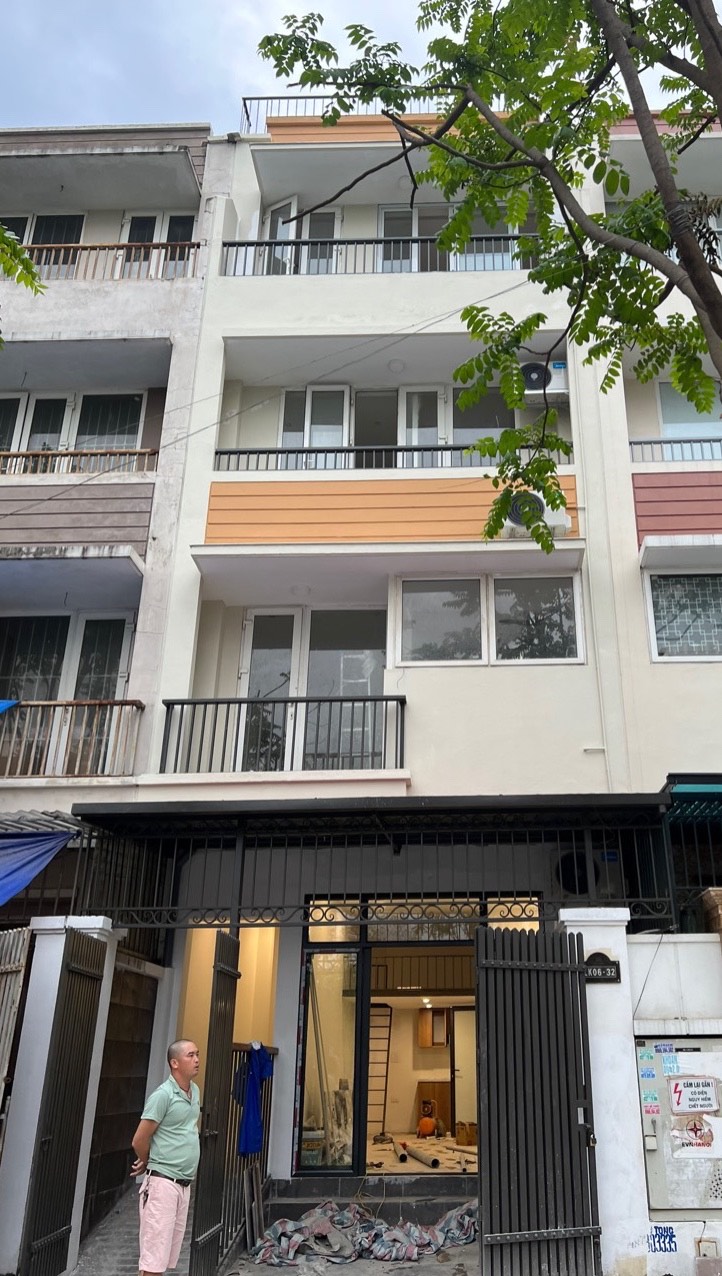 Thi công cửa gỗ nhựa composite vòm tại KĐT An Hưng - Hà Nội