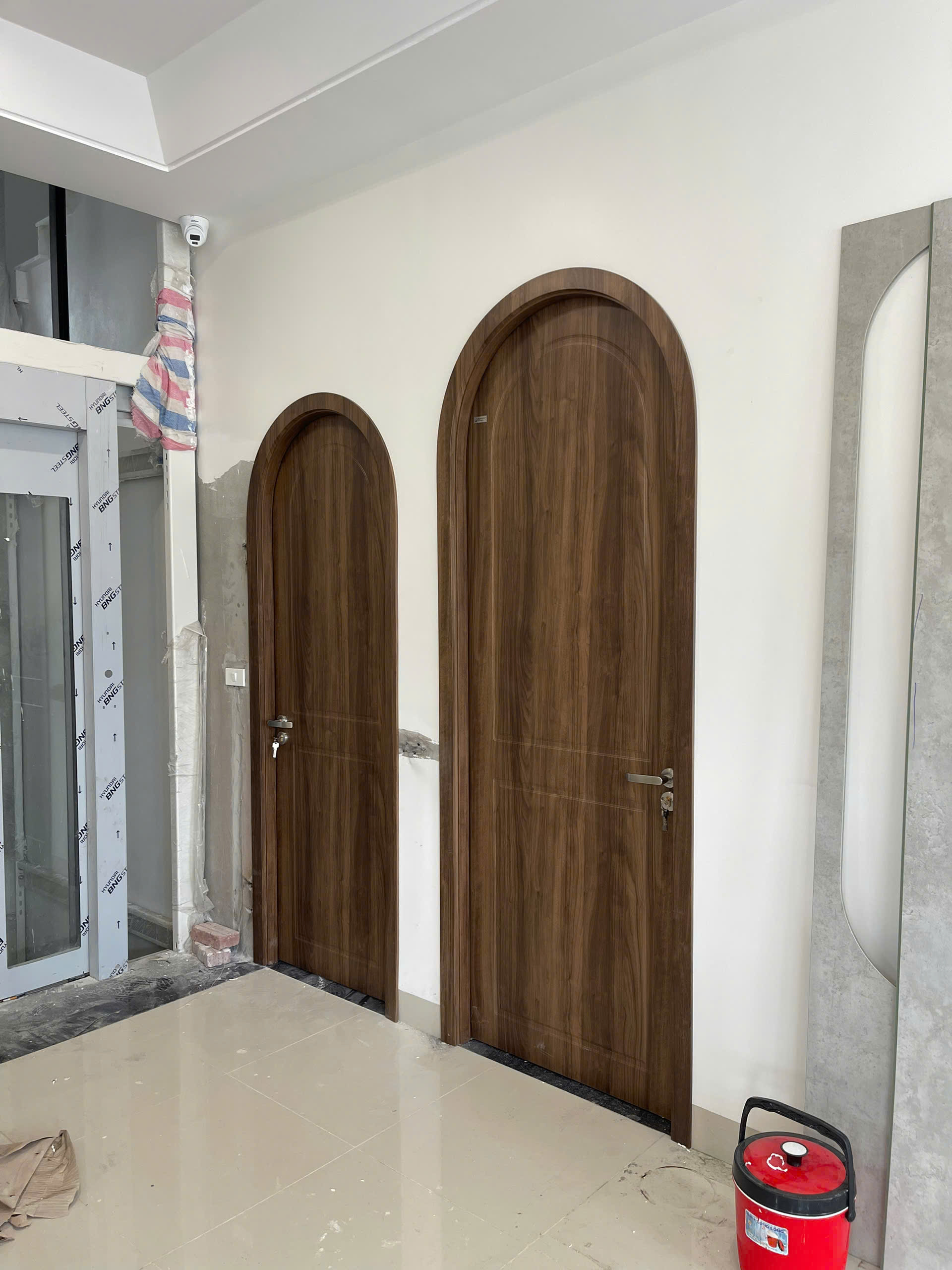 Lắp Đặt Hoàn Thiện Cửa Phòng Ngủ và WC Uốn Vòm Tại Vĩnh Phúc