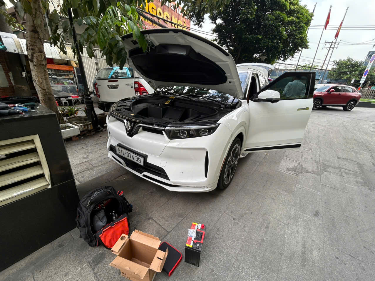 Ắc quy xe VinFast VF9: Thông số kỹ thuật, tuổi thọ và khi nào cần thay?