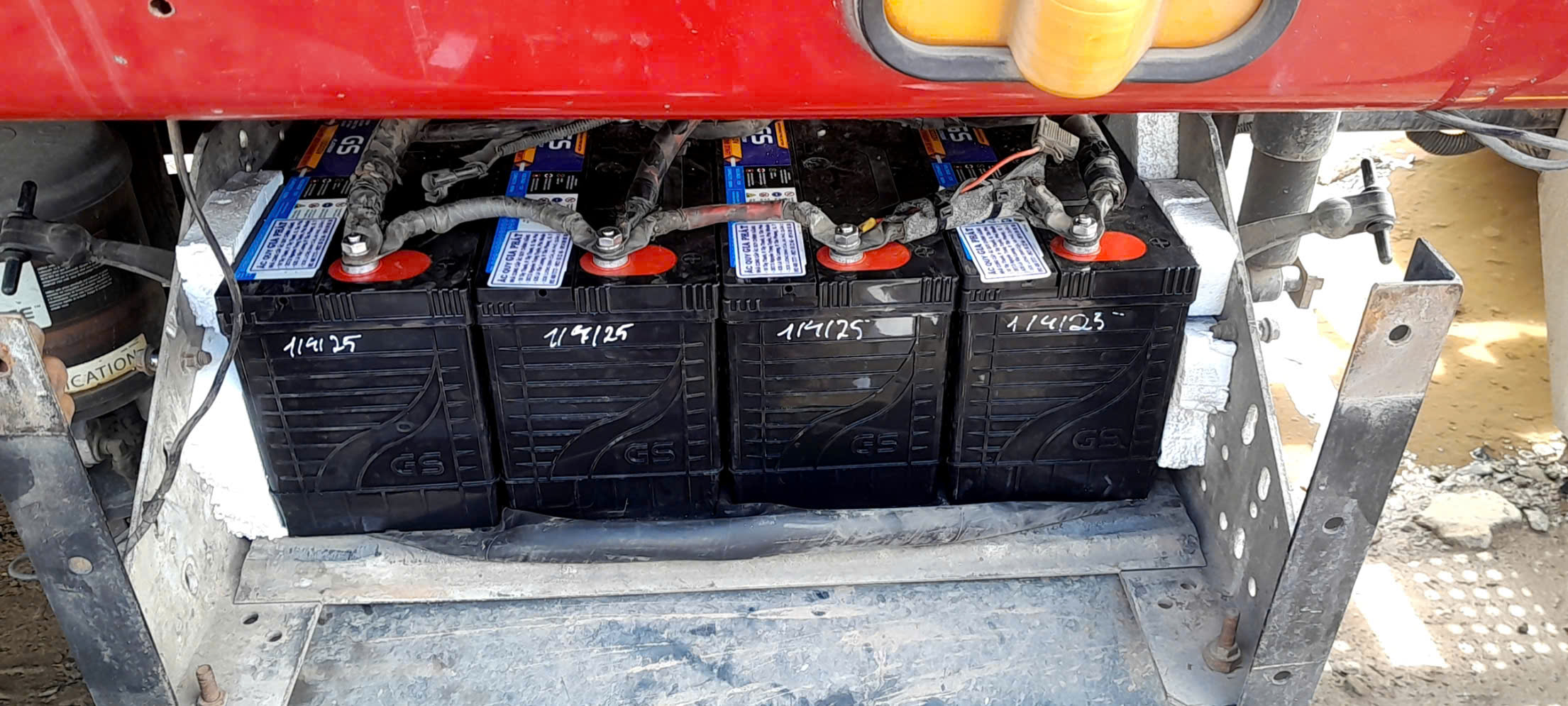Ắc quy xe container