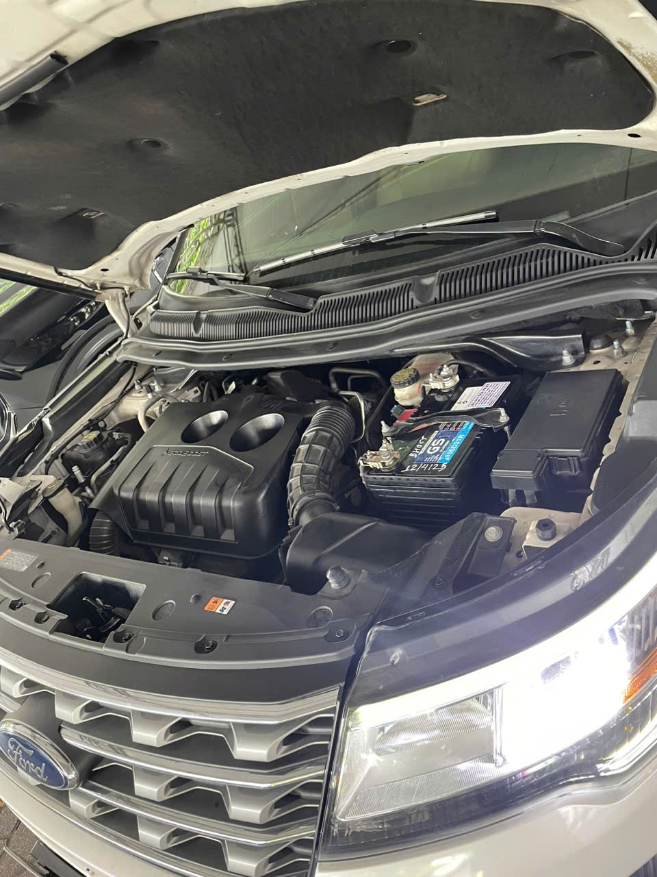 Thay Ắc Quy Cho Xe Ford Explorer | Tư Vấn Lựa Chọn & Thay Thế Phù Hợp Từng Đời Xe