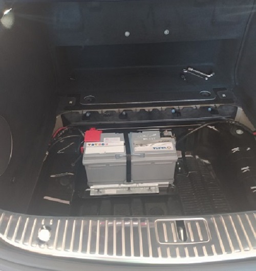 Ắc quy xe Mercedes ML350 Thông tin chi tiết và hướng dẫn thay thế