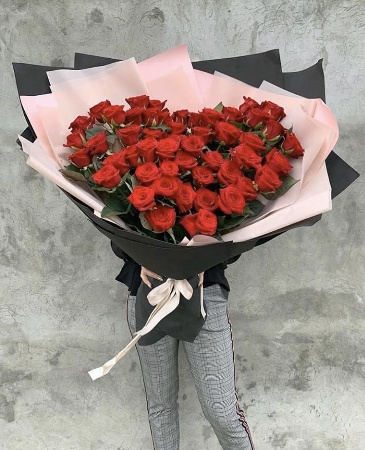 Mẫu bó hồng đỏ nhập khẩu 60 bông Mẫu Bó Hồng Đỏ Nhập Khẩu 60 Bông