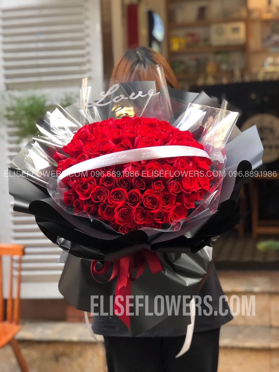 Bó hoa hồng đỏ 100 bông chiwx love đẹp nhất thế giới