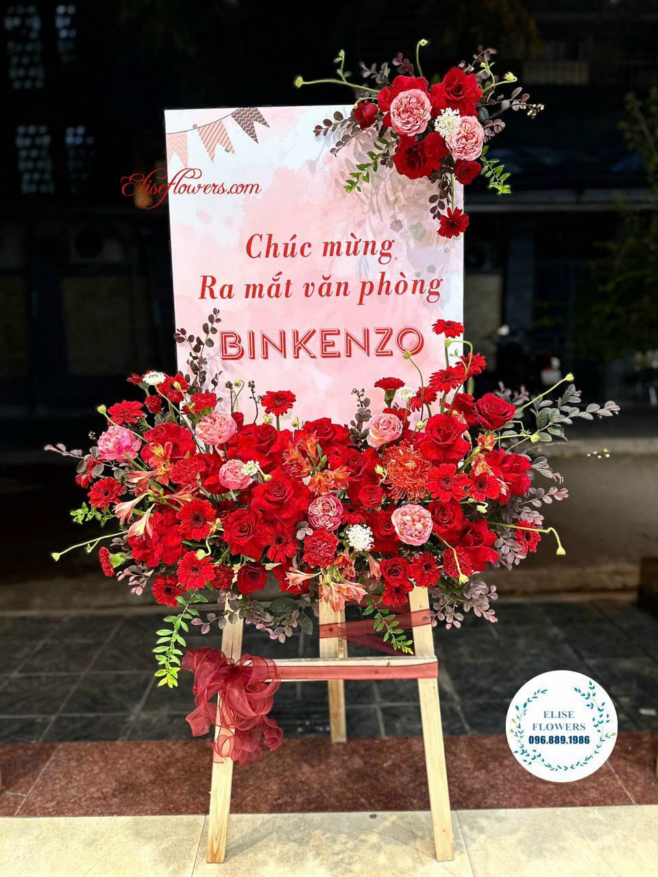 Kệ hoa khai trương cao cấp, sang trọng ở Hà Nội. Hoa khai trương màu đỏ Vip sang trọng ở Hà Nội. Flowershanoi