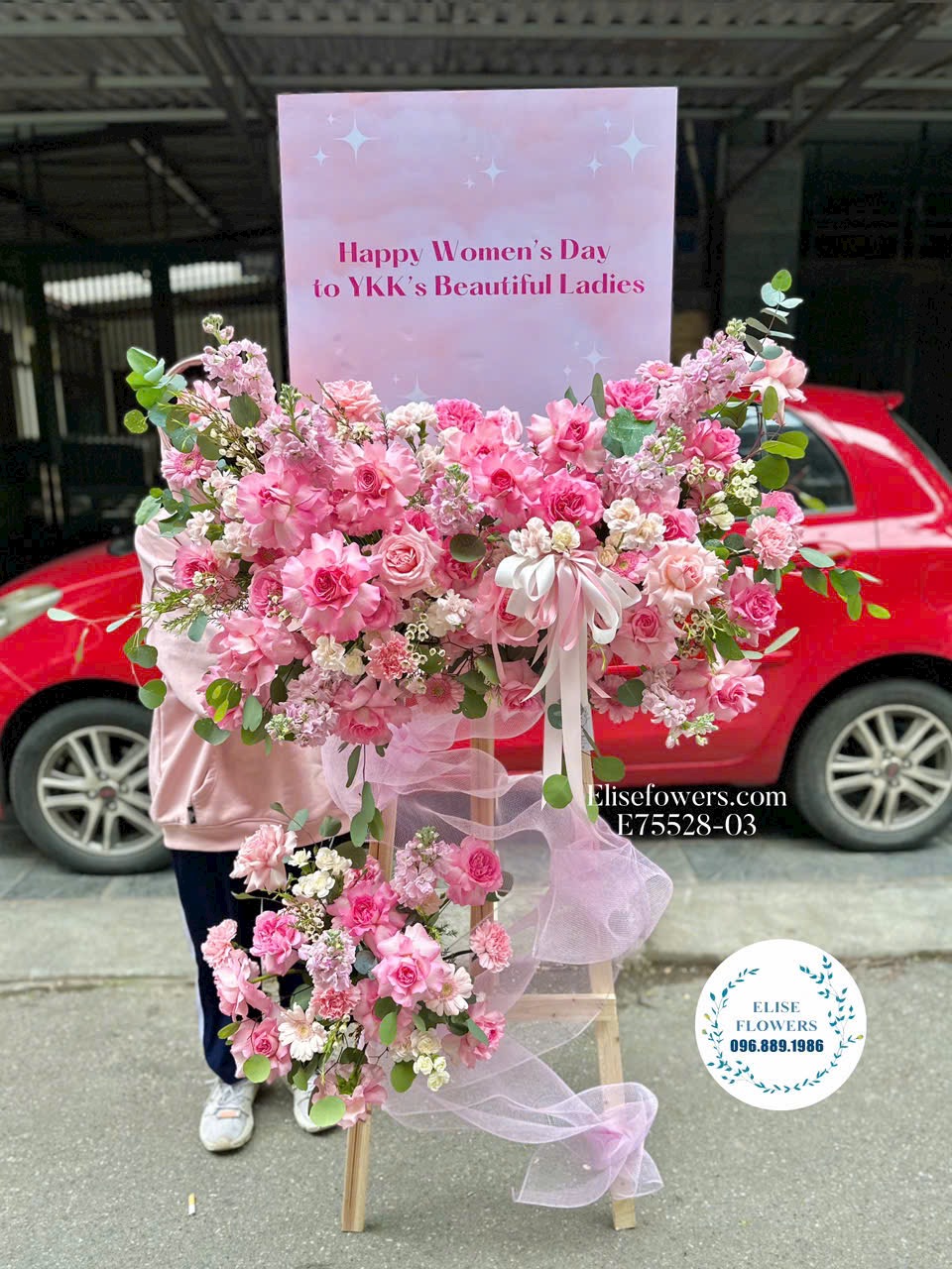 bảng hoa tiệc chúc mừng đẹp ở quận ba đình