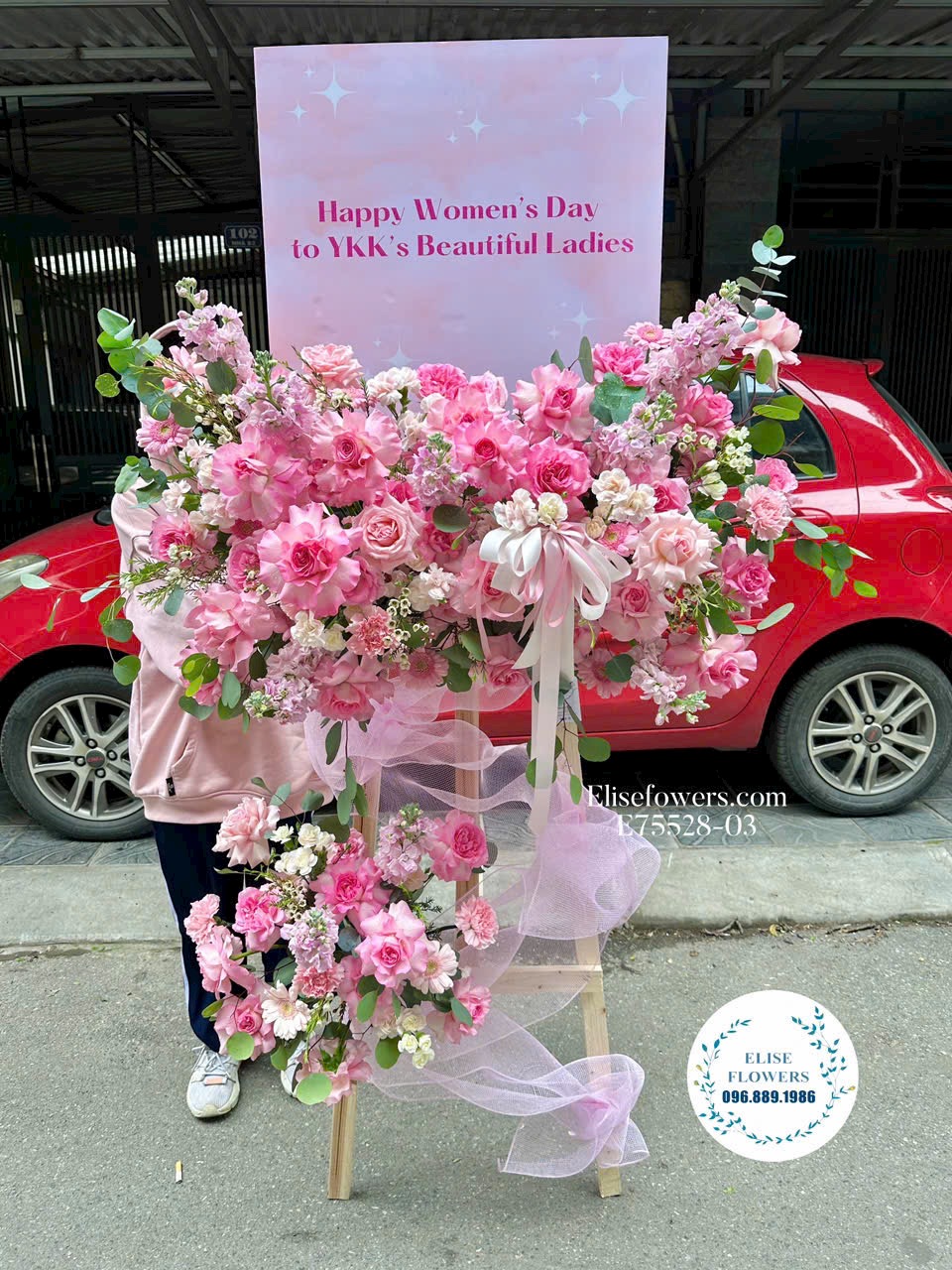 Bảng hoa tiệc chúc mừng đẹp