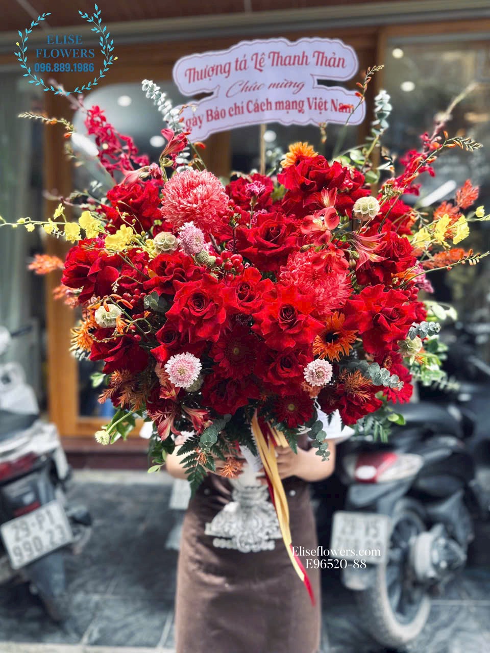 Bình hoa chúc mừng ngày báo chí cách mạng việt nam. Mua bình hoa chúc mừng. Hoa chúc mừng Hà Nội