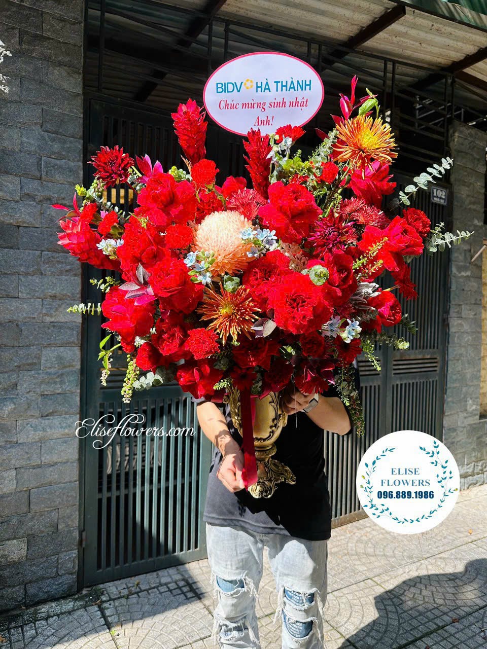 Bình hoa tươi nhập khẩu - Điện hoa chúc mừng sinh nhật sếp đẹp tại quận Hoàng Mai