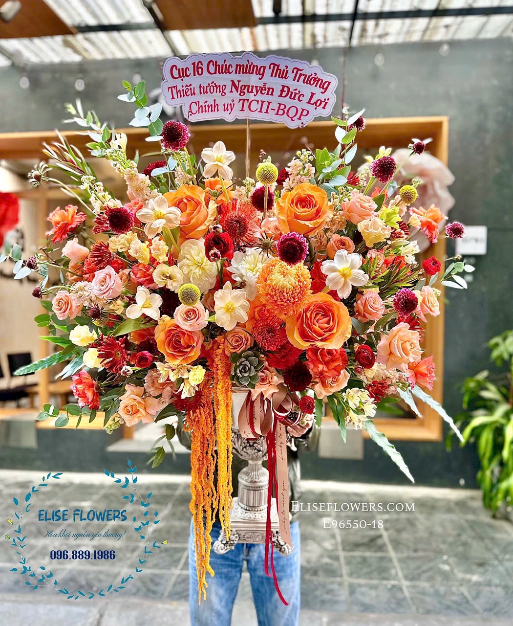 Bình hoa cao cấp ở Đống Đa. Dịch vụ đặt mua bình hoa uy tín Hà Nội - Eliseflowers.