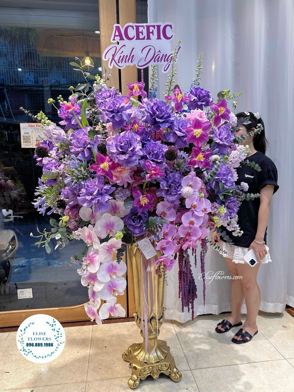 Bình-khong-lo-chuc-mung-chu-tich-cap-cao-binh-hoa-tuoi-sang-trong-tai-ha-noi