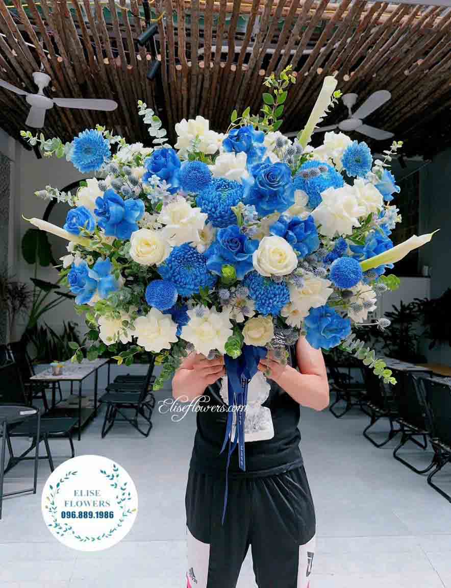 Bình hoa chúc mừng sinh nhật công ty màu xanh hy vọng | Bình hoa tone màu xanh dương sang trọng, hiện đại