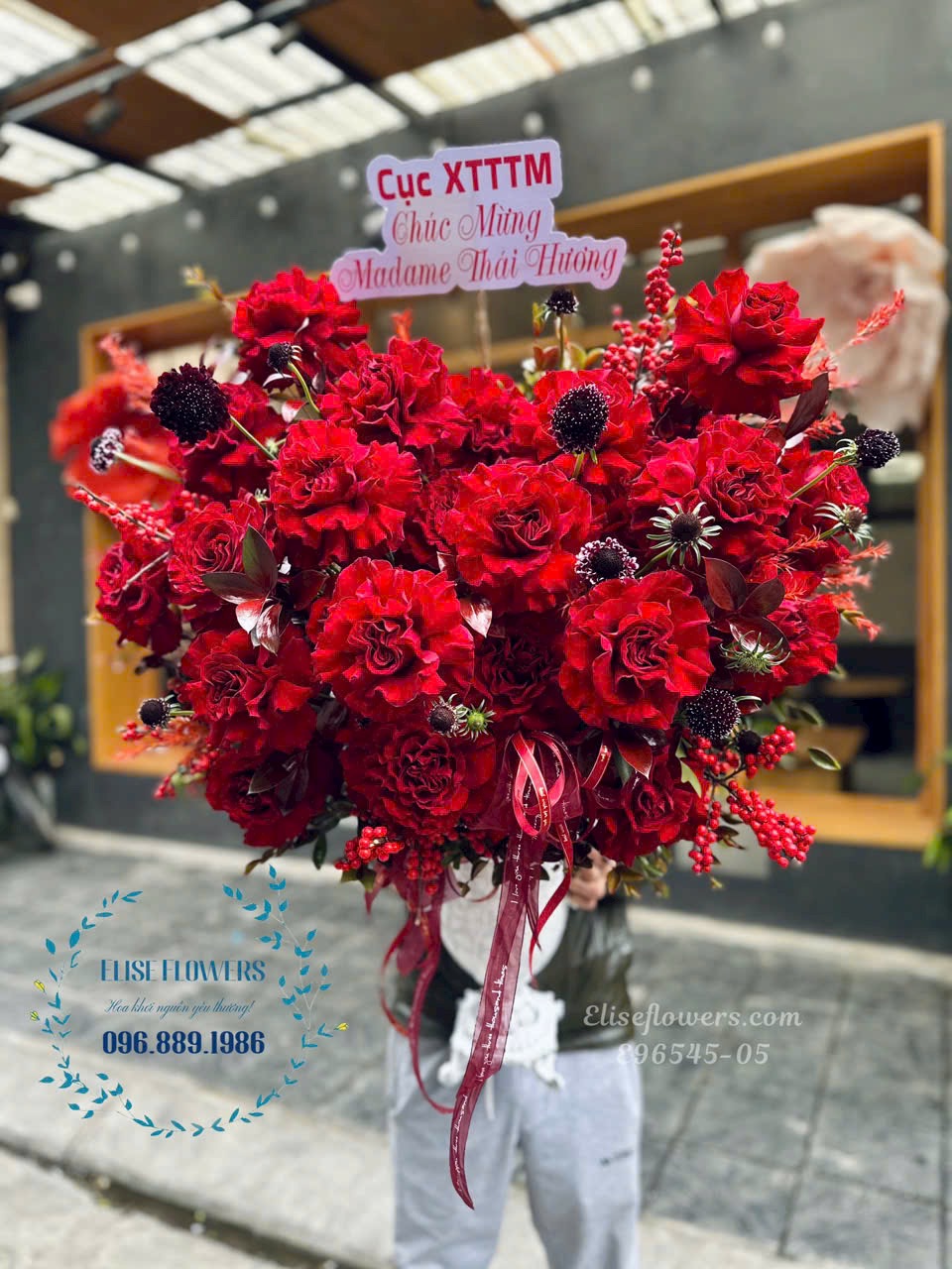 Bình hoa hồng đỏ nhập khẩu cao cấp