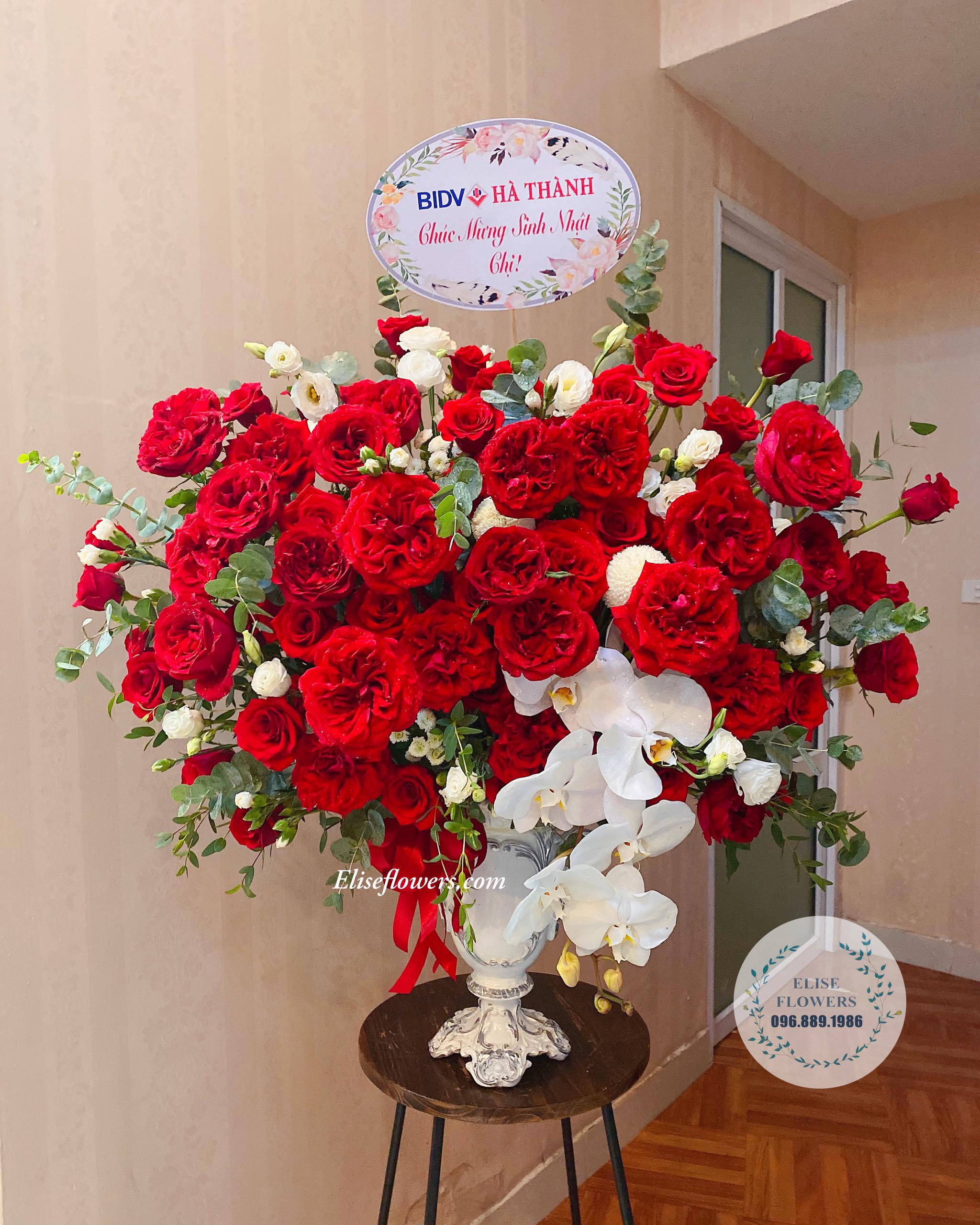 Bình hoa hồng đỏ nhập khẩu sang trọng - Hoa chúc mừng sinh nhật đẹp ở Hà Nội