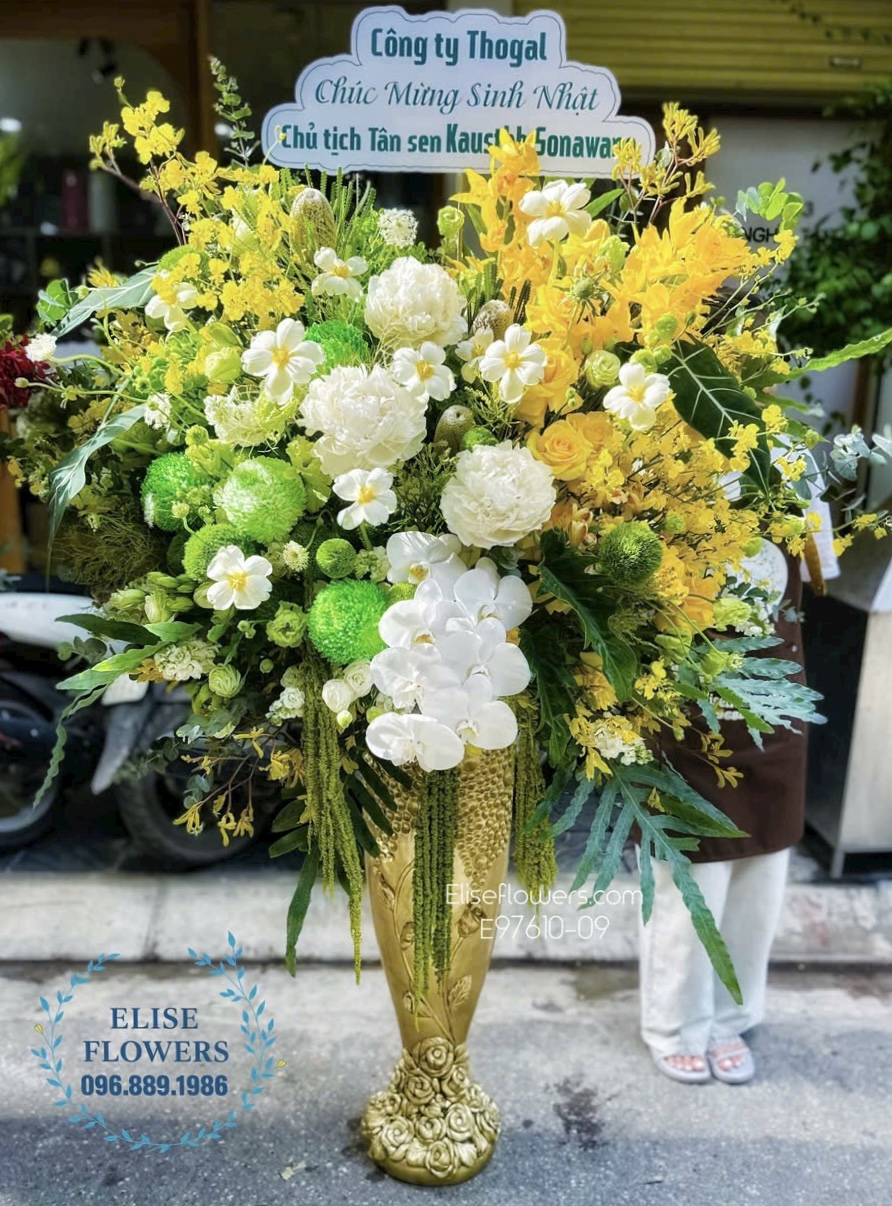 Hoa tặng sếp. Bình hoa tone vàng tặng sinh nhật sếp. Eliseflowers