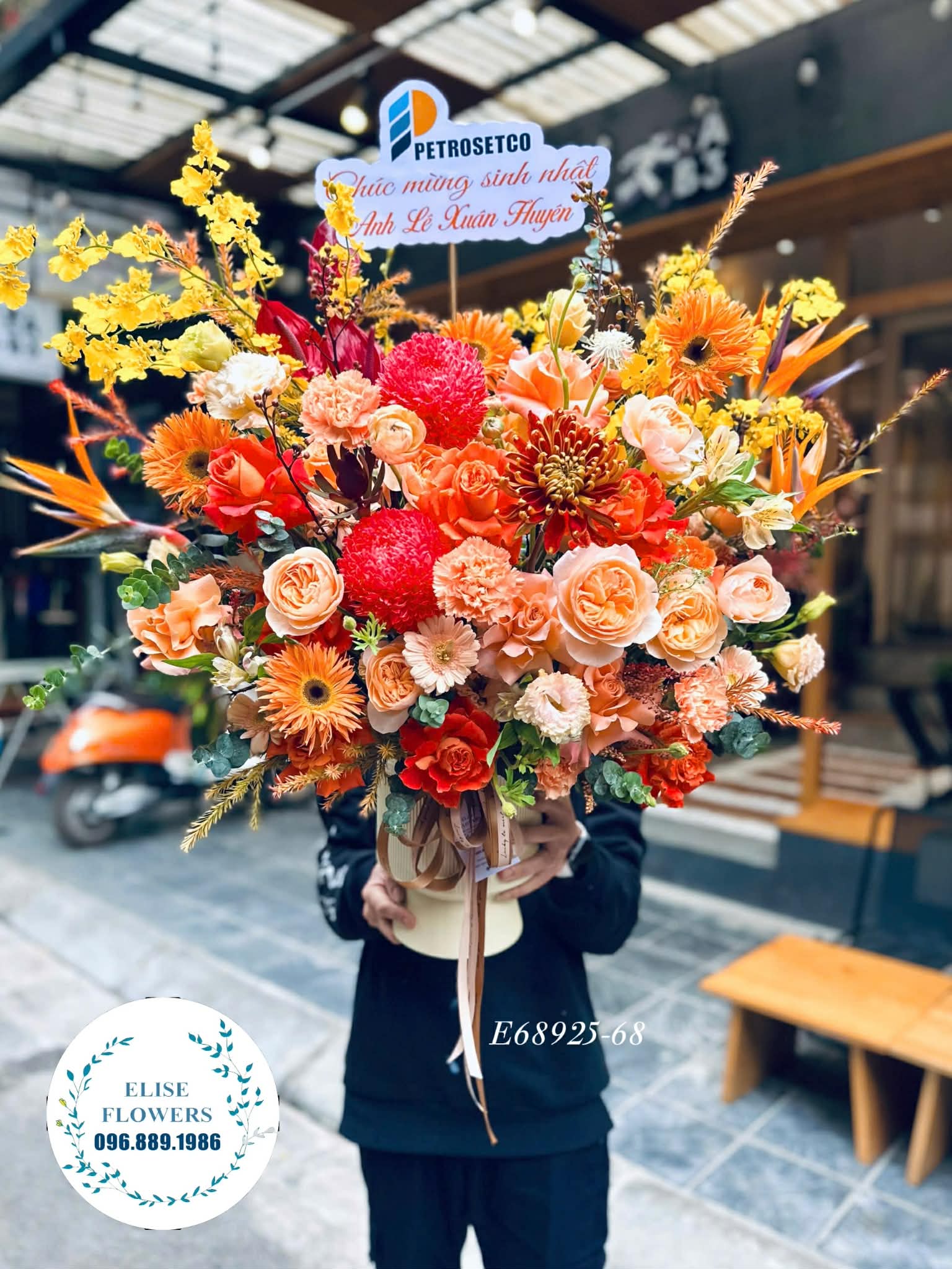 Hoa tặng Sếp. Bình hoa tone cam tặng Sếp. Hoa tươi Hà Nội. Địa chỉ mua hoa uy tín Eliseflowers
