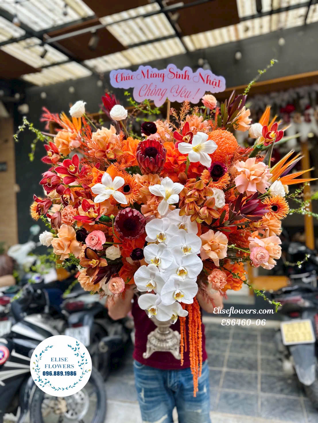 Bình hoa tone cam tặng sếp. Hoa tặng sếp sang trọng. Điện hoa tươi Hà Nội Eliseflowers