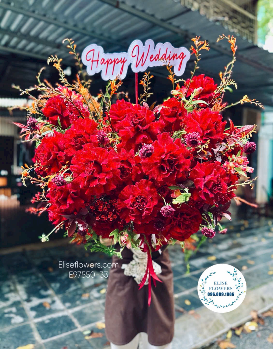 Bình hoa tone đỏ tặng sếp, vợ sếp 20/10. Hoa cao cấp, sang trọng Hà Nội Eliseflowers