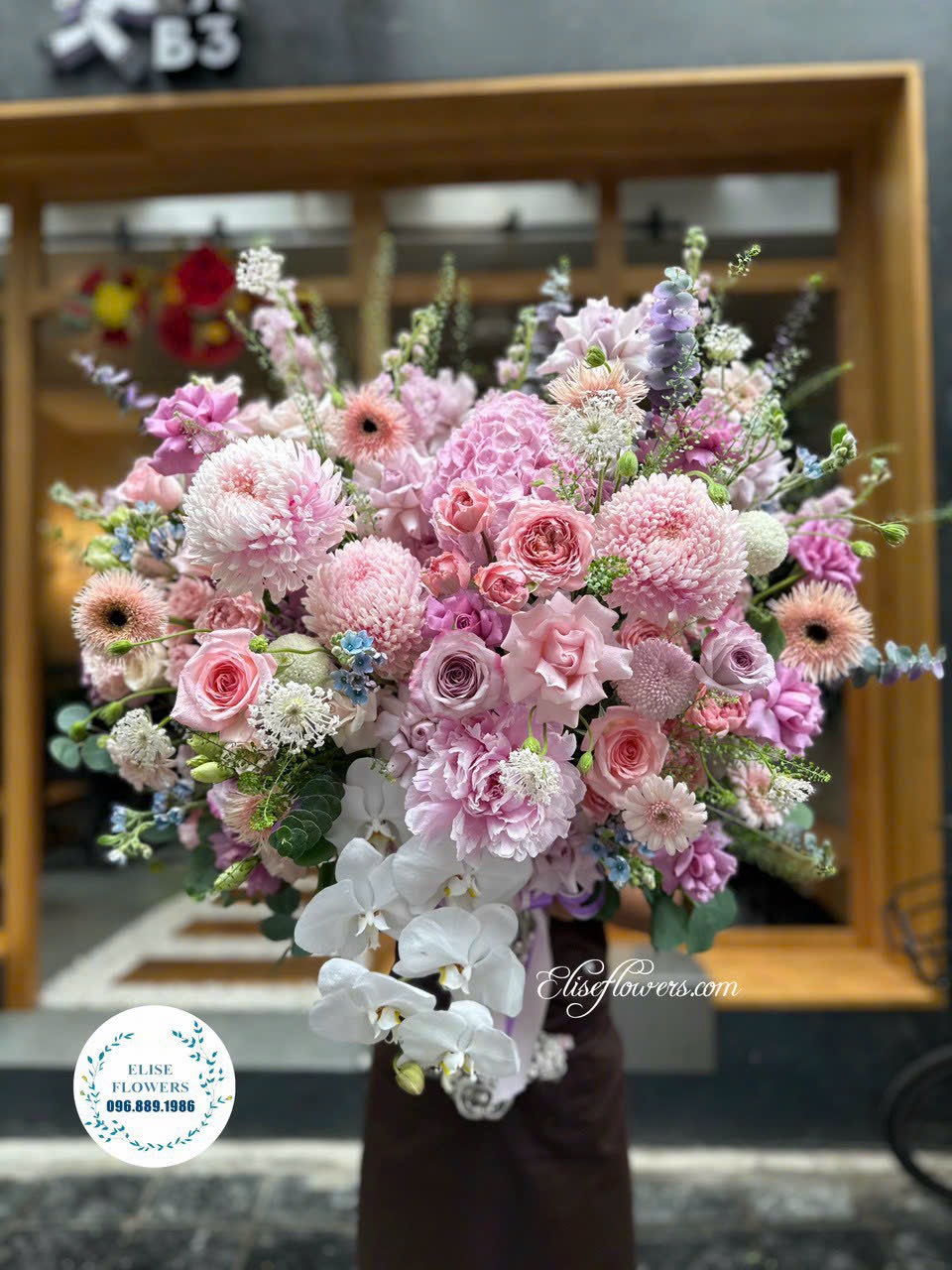 Binh-hoa-chuc-mung-khai-truong-mau-hong-Mua-binh-hoa-khai-truong-cao-cap-tai-Ha-Noi