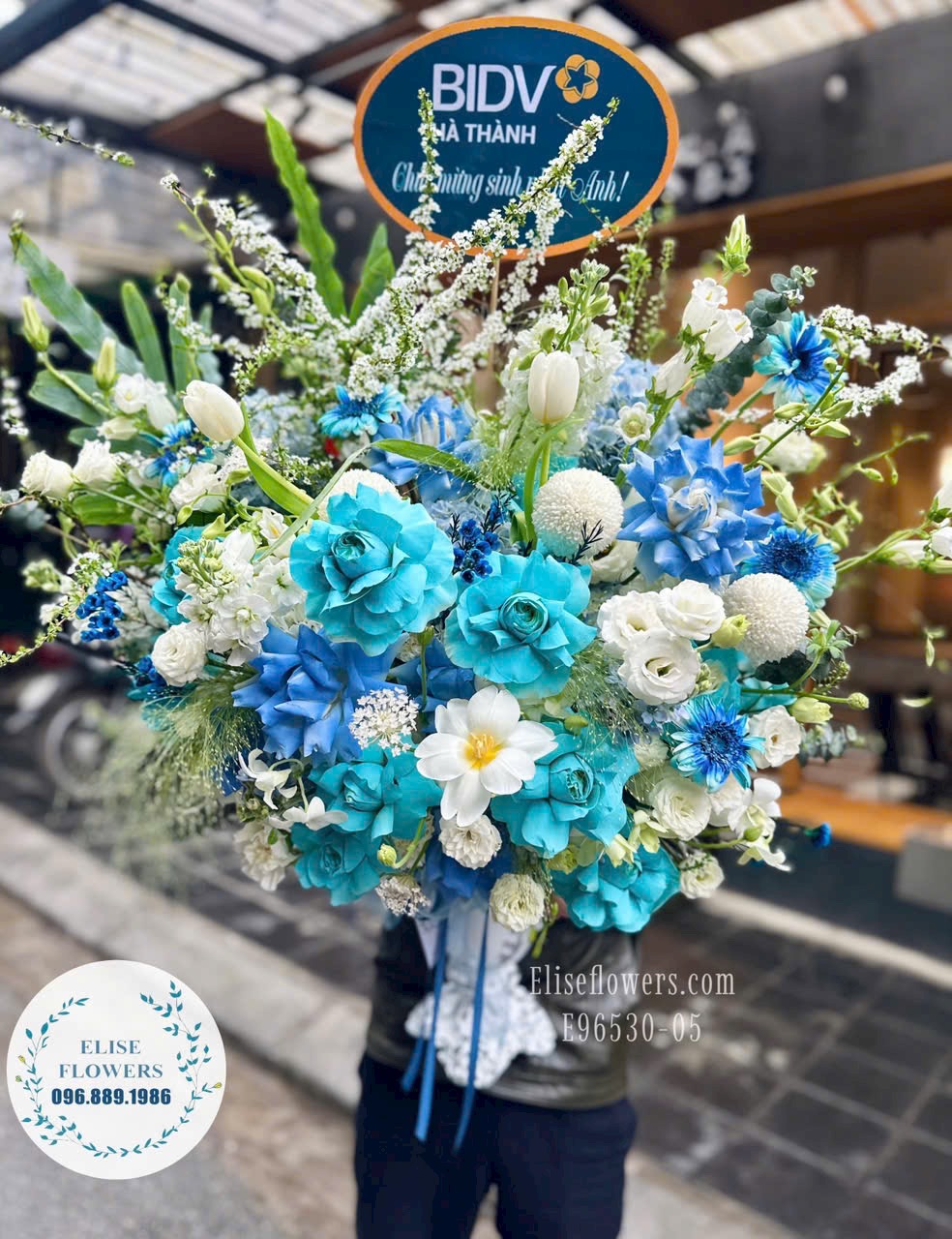 Bình hoa chúc mừng Hà Nội. Mua bình hoa tặng sếp ở Hà Nội. Eliseflowers