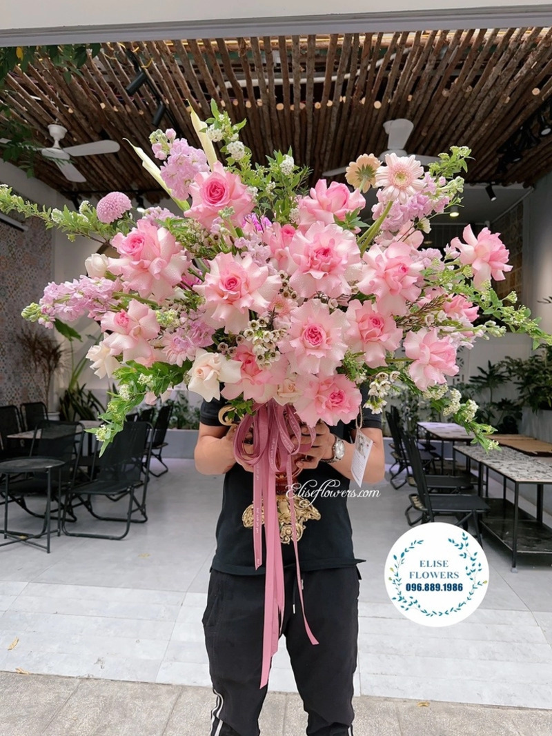 Bình hoa màu hồng phấn đẹp ở Hà Nội. Bình hoa đẹp tặng sinh nhật bạn gái, vợ yêu ở quận Cầu Giấy, Hà Nội
