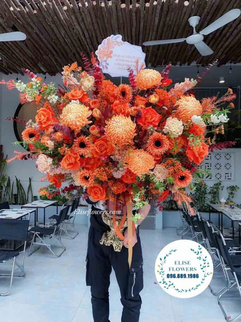 Bình hoa màu cam tặng sếp đẹp ở Hà Nội. Bình hoa màu cam nhập khẩu cao cấp sang trọng ở Hà Nội. Hoa sinh nhật sếp đẹp ở Hà Nội.