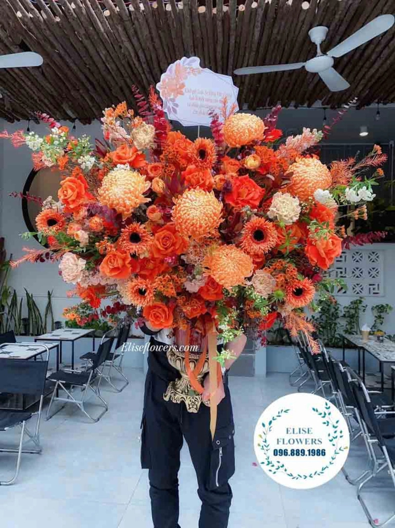 Bình hoa màu cam tặng sếp đẹp ở Hà Nội. Bình hoa màu cam nhập khẩu cao cấp sang trọng ở Hà Nội. Hoa sinh nhật sếp đẹp ở Hà Nội.