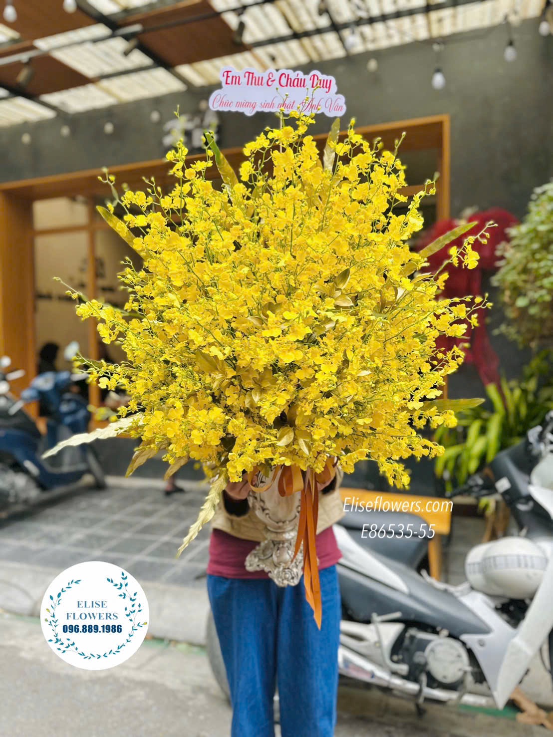 Hoa mừng thọ ông bà. Bình lan vũ nữ vàng ý nghĩa, sang trọng. Điện hoa Hà Nội