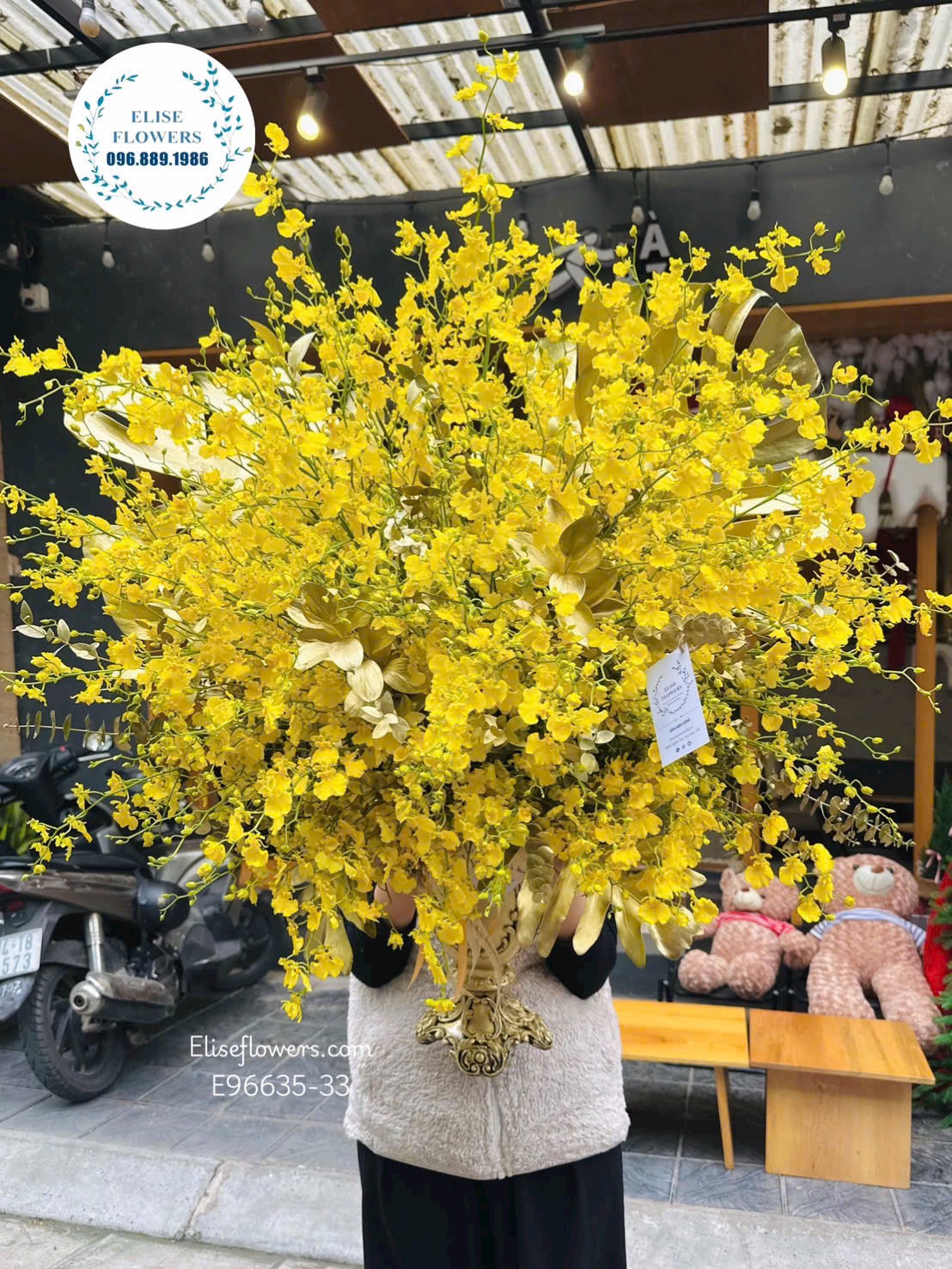 Hoa tặng Sếp ở Cầu Giấy. Bình hoa lan vũ nữ vàng đại phát, tài lộc