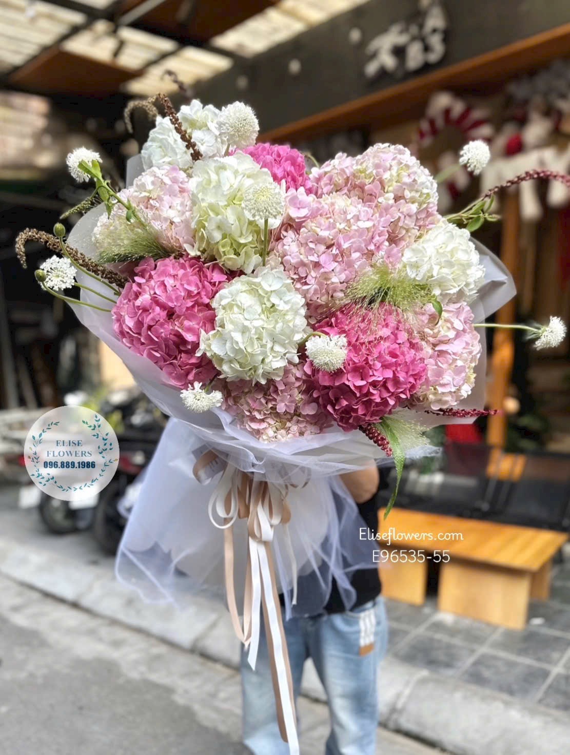 Đặt mua hoa tặng sinh nhật người yêu. Bó cẩm tú cầu đẹp. Mua hoa tại quận Đống Đa