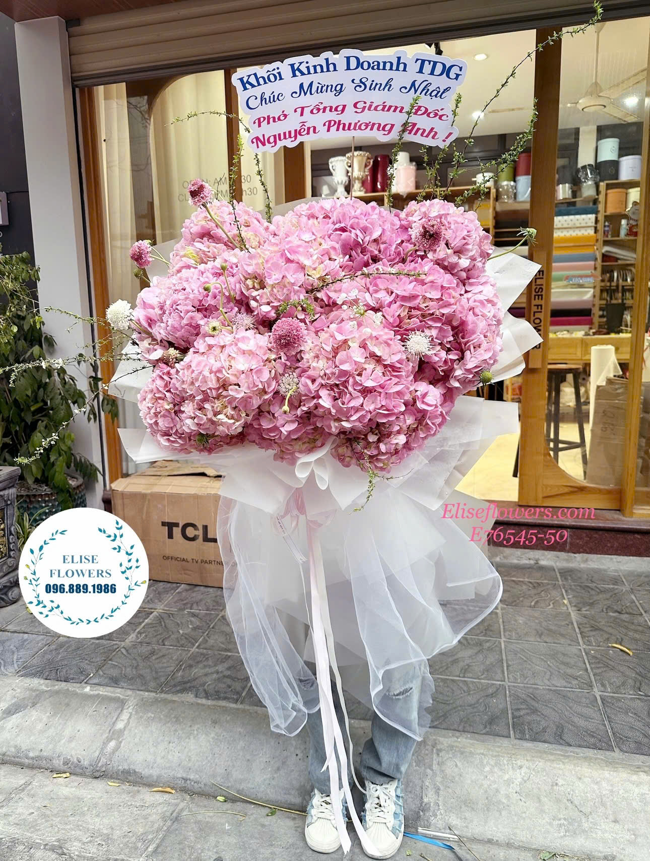 Bó hoa cẩm tú cầu hồng đẹp. Mua hoa cẩm tú cầu hồng đẹp ở Hà Nội. Elise Flowers . Shop hoa tươi Hà Nội.