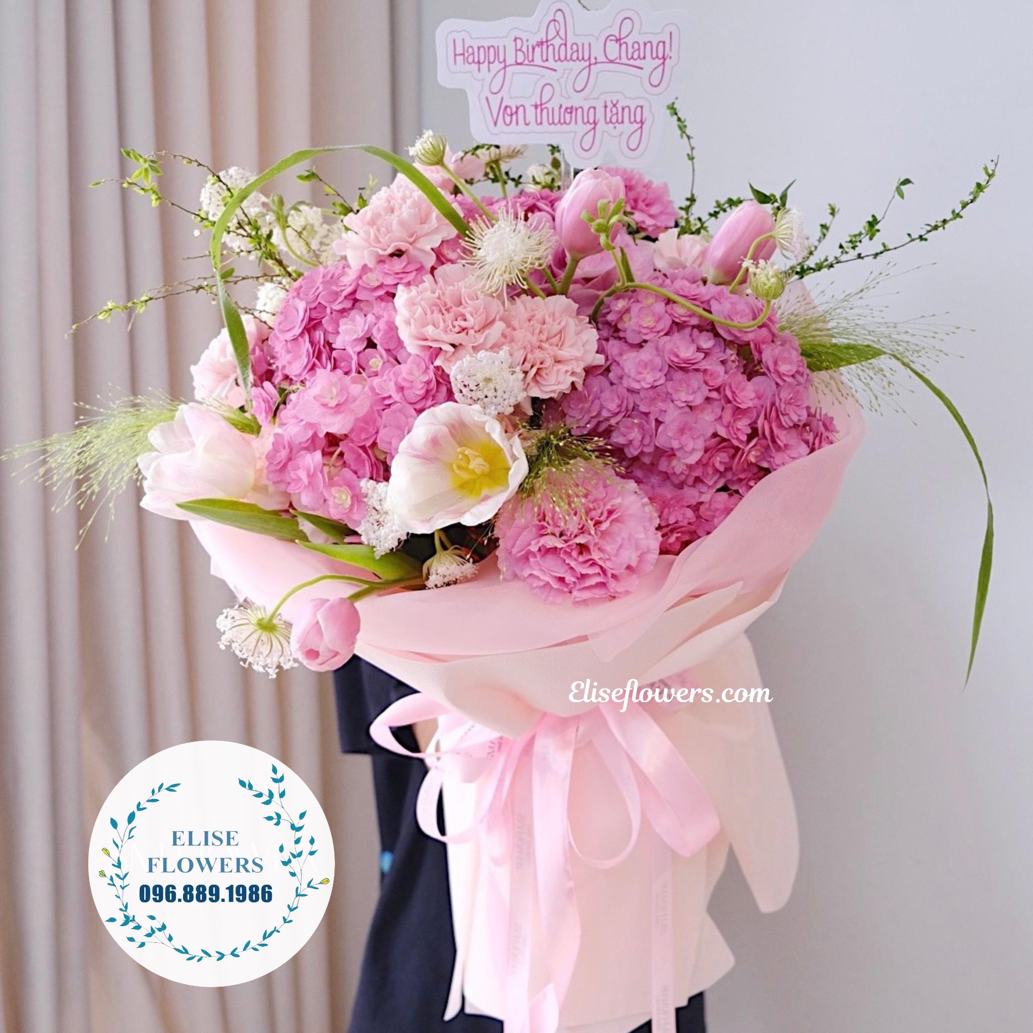 Bo-hoa-chuc-mung-dep-o-Ha-Noi-Dat-hoa-tang-ban-gai-nhan-dip-Valentine-trang