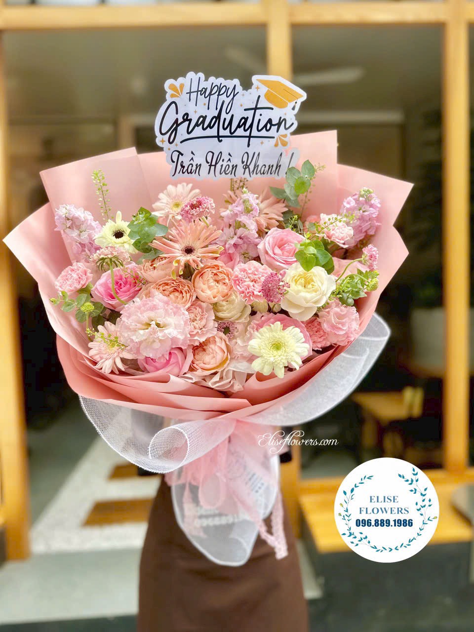 Đặt bó hoa tặng tốt nghiệp tại Tiệm hoa Eliseflowers. Đặt hoa tốt nghiệp Hà Nội