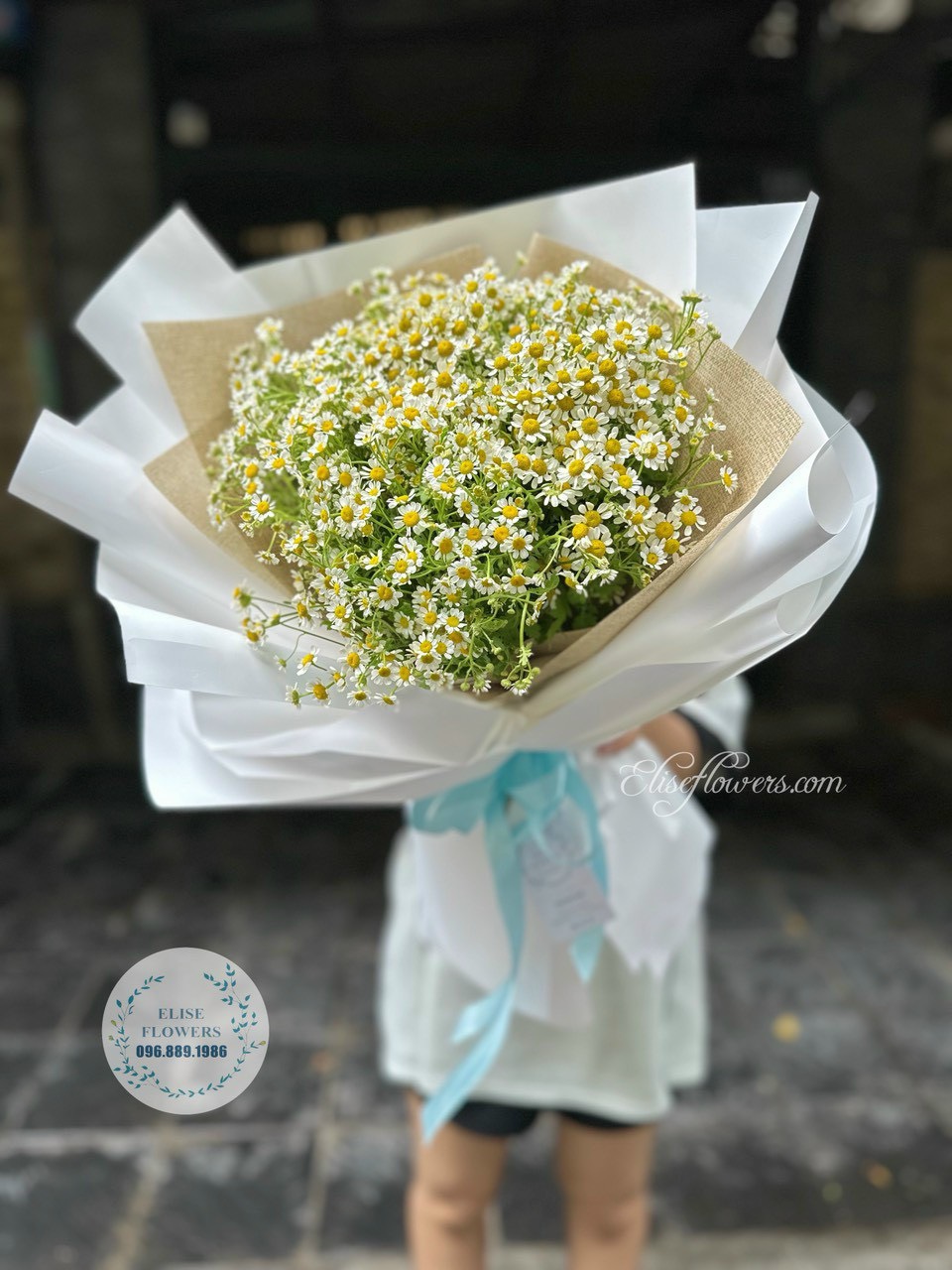 Bo-hoa-cuc-tana-dep-o-ha-noi-dịch-vu-dat-hoa-cuc-tana-tang-ban-gai